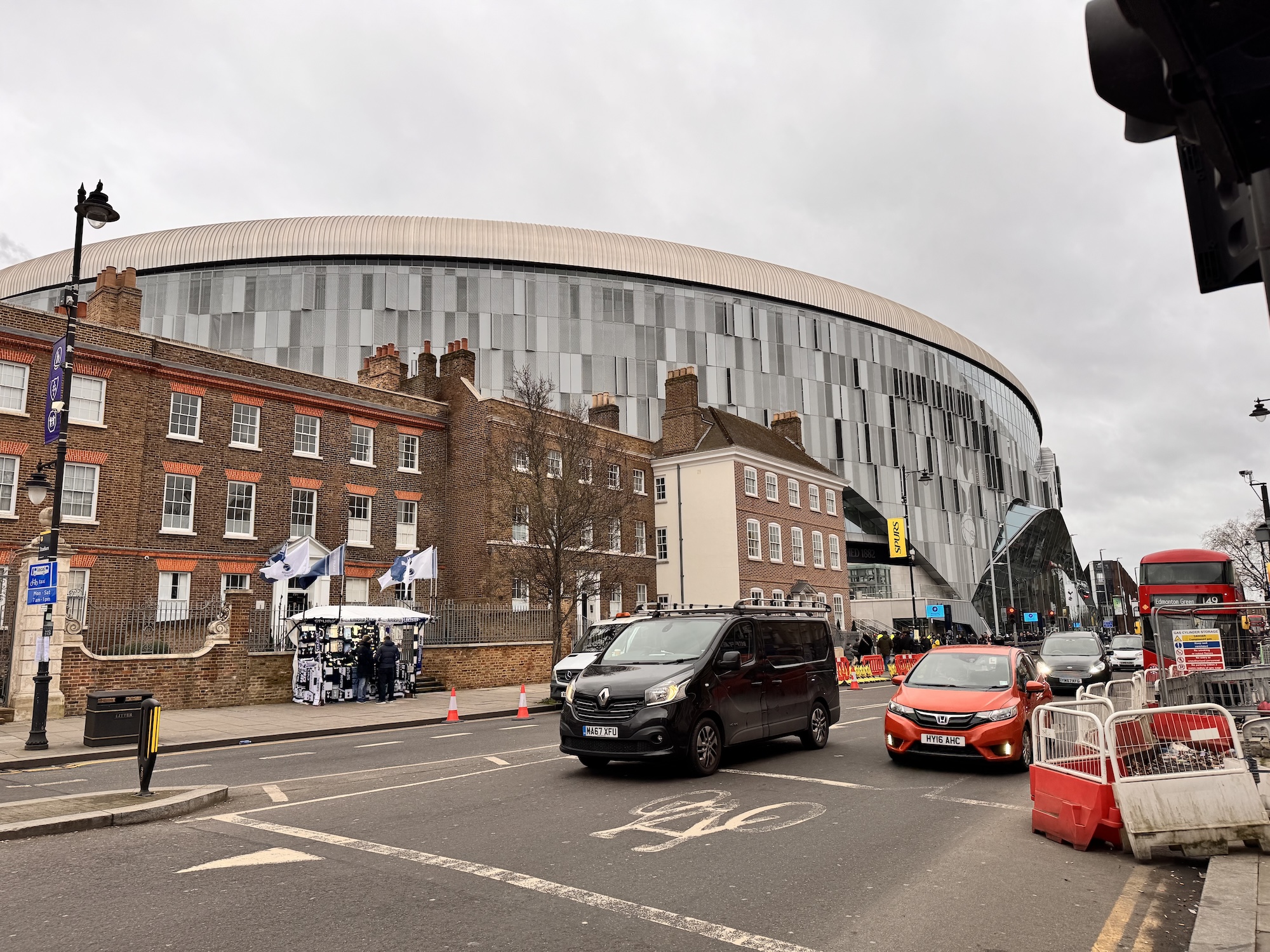 Het gloednieuwe Tottenham Hotspur Stadium in de oude wijk Tottenham in Noord-Londen